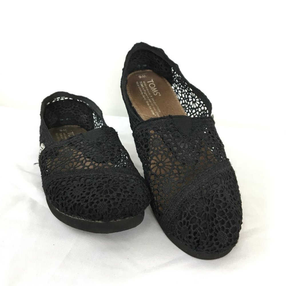 Toms Women's Lace Slip On Loafers Black Color Size 6 GOOD Used Condition